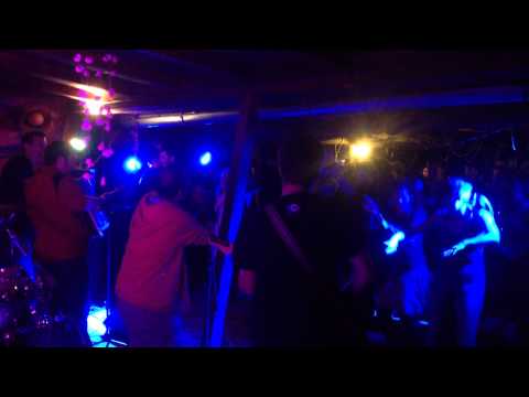 Feher Fekete Kerek - Feher fekete kerek v Baru Nebe 12.10.2014