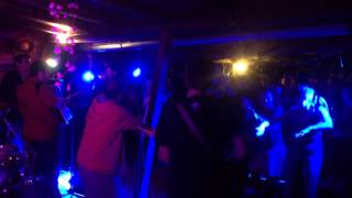 Video Feher fekete kerek v Baru Nebe 12.10.2014