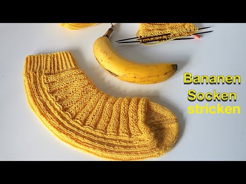 Knitting banana socks