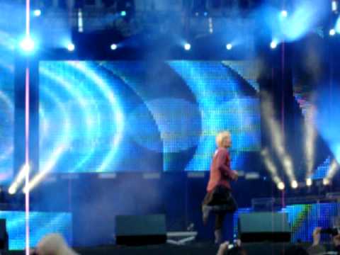 Masaki Endoh cantando Abaranger AF 2009