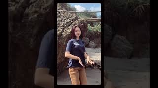 Download lagu perempuan cantik main di pantai#shorts mp3