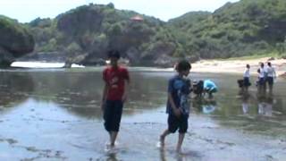 preview picture of video 'Vacation Revolt IX A at Kukup Beach.wmv'