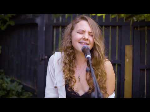 Ellie Harris - Luna | Woodburner Live