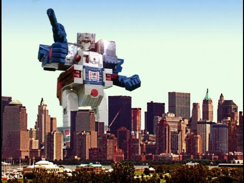 OPTIMUS PRIME reviews Fortress Maximus