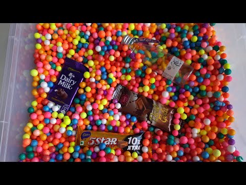 finding chocolates 🍫 🍬🍭