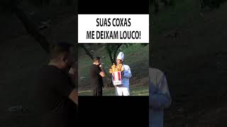 SUAS COXAS ME DEIXAM LOUCO!! #shorts #pegadinha #comedia