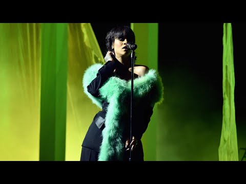 Rihanna - Love On The Brain (Live at Billboard Music Awards) 4K
