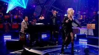 Cyndi Lauper - Shattered Dreams (Jools Annual Hootenanny 2012)