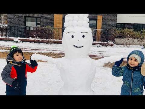 Ali and Ugur with the snow in Moscow.Ali ve Uğur karın keyfini çıkardılar❄️