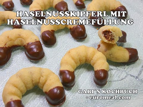 Haselnusskipferl mit Haselnusscremefüllung