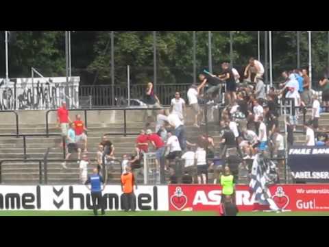 Randale vor dem Spiel Babelsberg vs. Lok. Leipzig (Hooligan-Randale; 03.08.2013)
