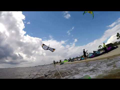 Kite folds in waterstart.