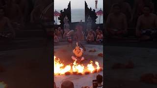 Download lagu Aksi Hanoman di tengah Api yang berkobar| Tari Kecak Uluhwatu Bali mp3