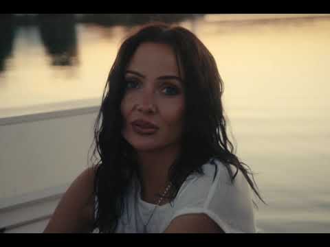 Pihlaja - Mä oon se tyttö (lyriikkavideo)