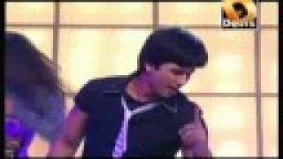 Download lagu Shahid Kapoor LIVE Performance mp3 Download lagu Shahid Kapoor LIVE Performance mp3