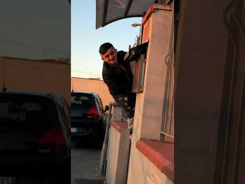 Gaetanino che bussa al citofono