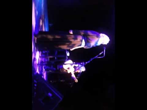 Joan Osborne & Dar Williams - "Comfortably Numb"