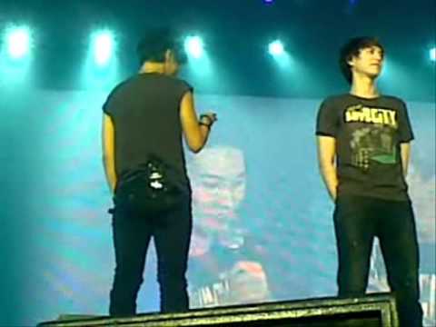 110918 Yesung's Twitter Picture (take photo with ELF thai In SS3 THAILAND)