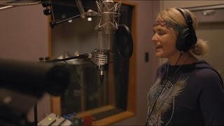 EXCLUSIVE: Miranda Lambert Takes Us Behind-the-Scenes of Her &#39;Roots and Wings&#39; Recording Session