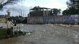 preview picture of video 'El Fenómeno de El Niño de 1998 en Sullana (Parte 2)'
