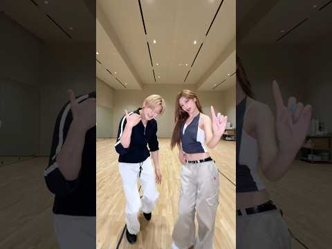 Coolin' off 🦊🐈&zwj;⬛ w #YEJI #IceCream #YEONJUN #YEONJUN_IceCream #TXT #ITZY