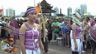 preview picture of video 'World Royal Heritage Carnival 2013 - Monas Jakarta (1/4)'