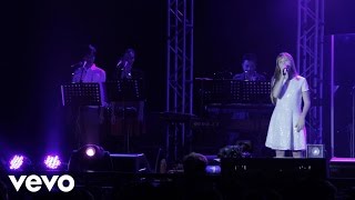 Connie Talbot - Beautiful World (live)