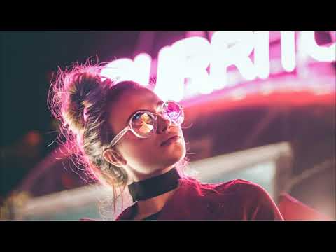 download lagu mp3 mp4 Kiss Is Back, download lagu Kiss Is Back gratis, unduh video klip Kiss Is Back