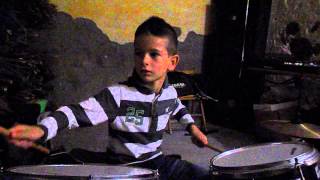 Batterista di 6 anni Leonardo Lotta
