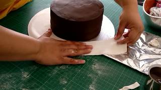 How to cover a cake board in fondant | cake decorating tips