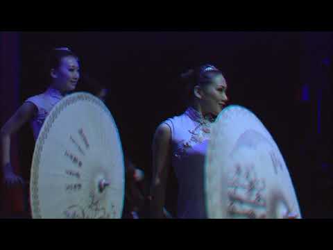 Chinese Acrobats (3D)