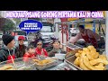 MENJUAL PISANG GORENG DI CHINA PEMBELI KAGET PERTAMA KALI LIHAT DAN MAKAN PISANG GORENG BEGINI
