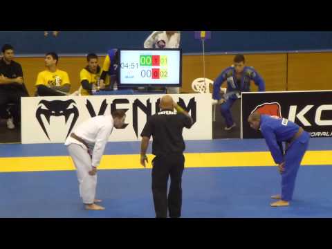 Dominik Debiec vs Samir Bensaid - IBJJF European Open 2013 - Brown Master - Middle