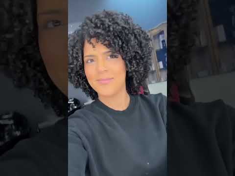 Amando cada vez más mis rizos 👩🏽‍🦱🥰#francisca #rizos #peinados #looks #cabello #belleza #curlyhair