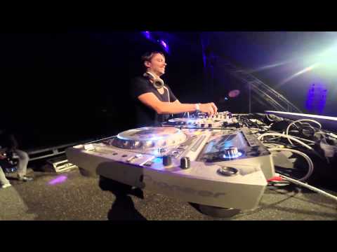Laundry Day 2015 - Regi at Mobile Beats by Base