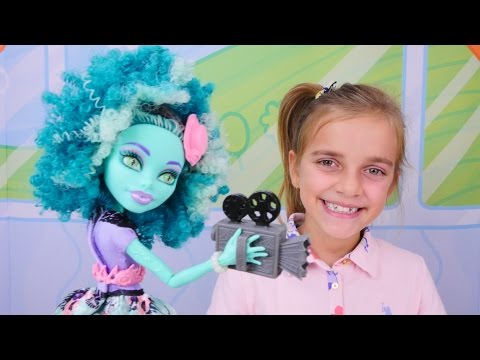 Spielspaß mit den Monster High Puppen - Ayça dreht einen Film