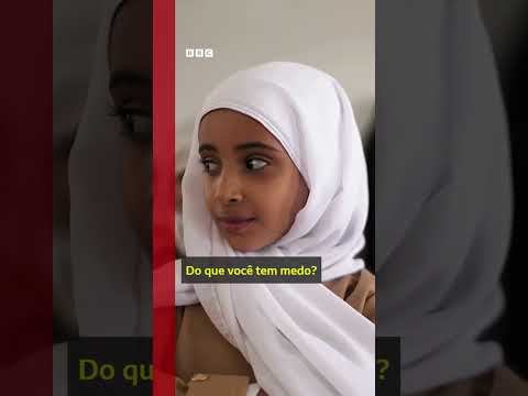 Crianças enfrentam atiradores e morteiros para chegar à escola no Iêmen