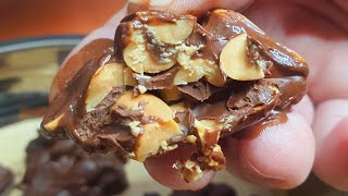 #shorts חטיף בוטנים מ-3 מרכיבים בלבד A chocolate and peanut snack from only three ingredients (ליהי קרויץ - מטבח בקלי קלות) - התמונה מוצגת ישירות מתוך אתר האינטרנט יוטיוב. זכויות היוצרים בתמונה שייכות ליוצרה. קישור קרדיט למקור התוכן נמצא בתוך דף הסרטון