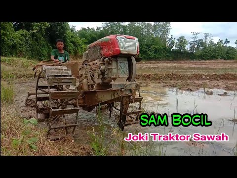 Sam Bocil Menggarap Sawah Dengan Traktor Sawah Dipertengahan Desember 2021
