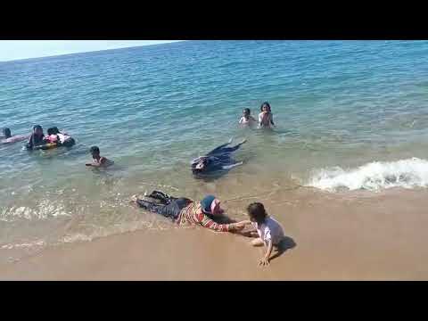Liburannya di pantai _Trio Afifah