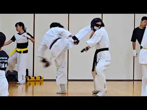 中足で蹴るカーフキック
