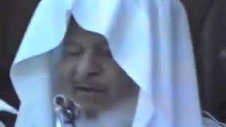قداس نادر لمثلث الرحمات نيافة الانبا مكاريوس اسقف قنا عام 1987م