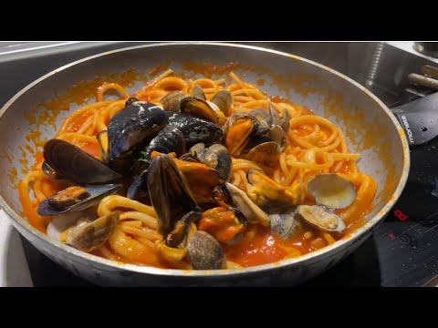 Spaghetti ALLO SCOGLIO - Ricetta facile e veloce 🎄