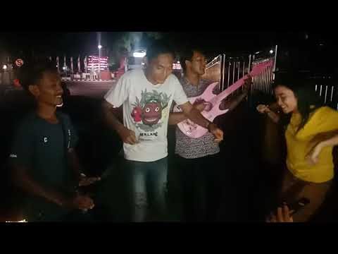 Intan ChaCha Nyawer Pengamen Jalanan