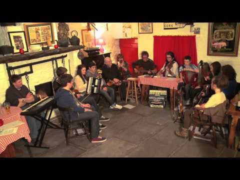 Lydia Warnock & Brian Sweeney play at the Thatch: Traditional Irish Music from LiveTrad.com