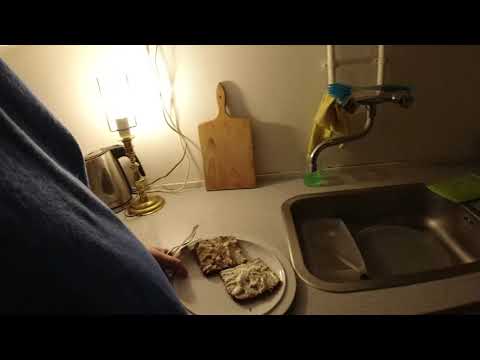 MongoTV_4308 - Min Natmad - 2 Rugbrødsmadder - KUNNE OMPAKKE FLYTTEKASSER I FORSTUEN