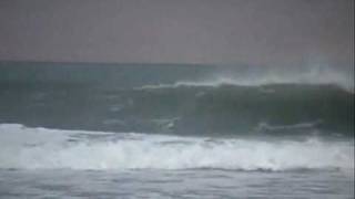 preview picture of video 'Northeast Surfing - Winter Surfing New England'