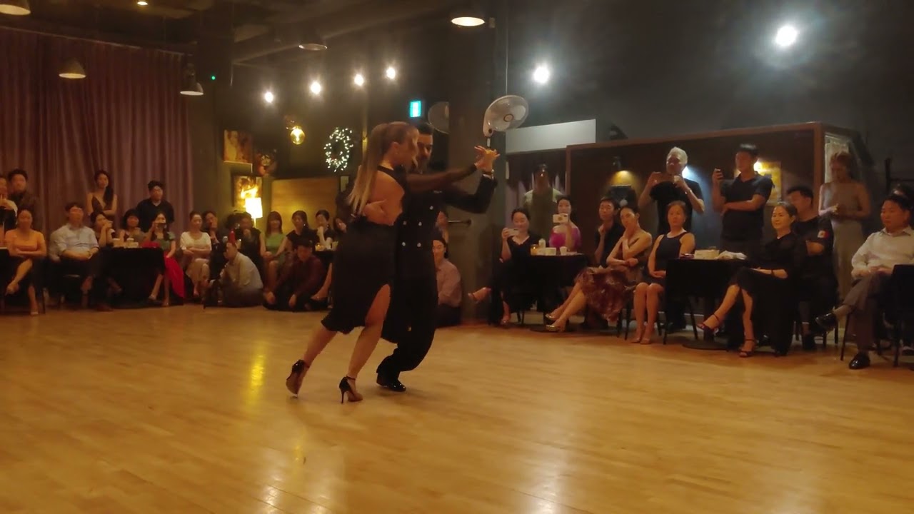 Video thumbnail for Dana Zampieri & Luciano Paulino