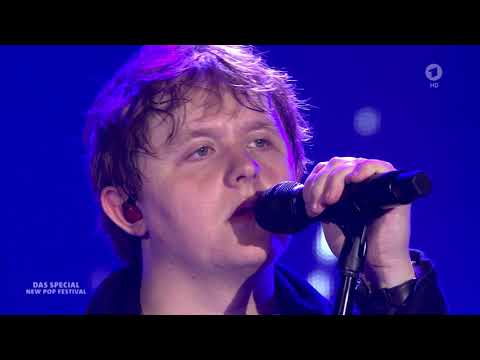Lewis Capaldi - Someone You Loved (New Pop Festival - Das Special - 2019-09-20)
Lewis Capaldi - Someone You Loved (New Pop Festival - Das Special - 2019-09-20)