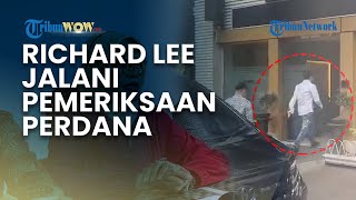 RICHARD LEE JALANI PEMERIKSAAN PERDANA, Turun dari Alphard Hitam di Polda Metro Jaya